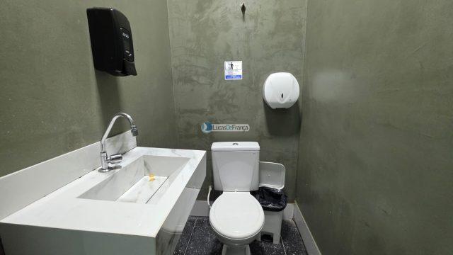 Edifício comercial no Arapoangas