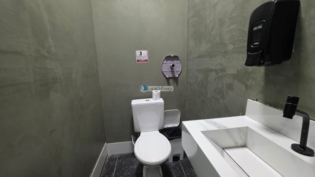 Edifício comercial no Arapoangas