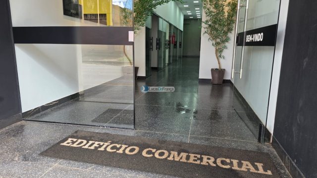 Edifício comercial no Arapoangas