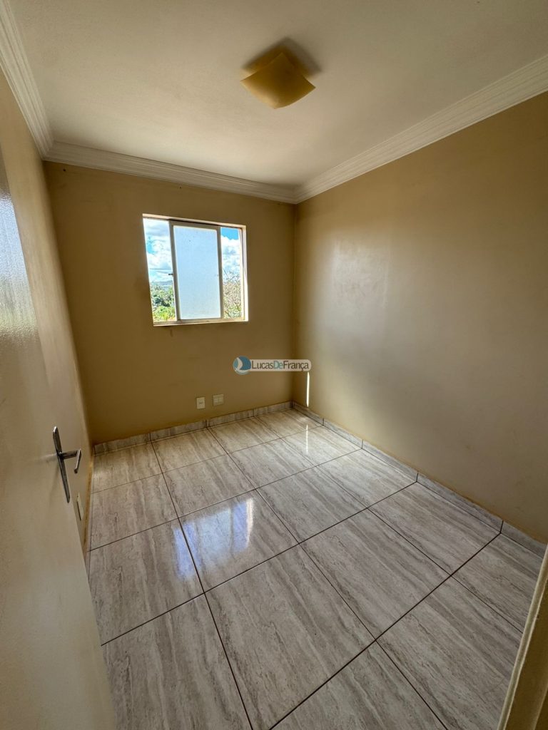 Apartamento reformado na Quadra 5 da Vila Buritis (7)