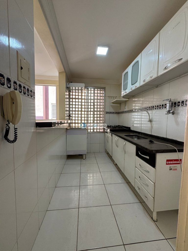 Apartamento reformado na Quadra 5 da Vila Buritis (9)