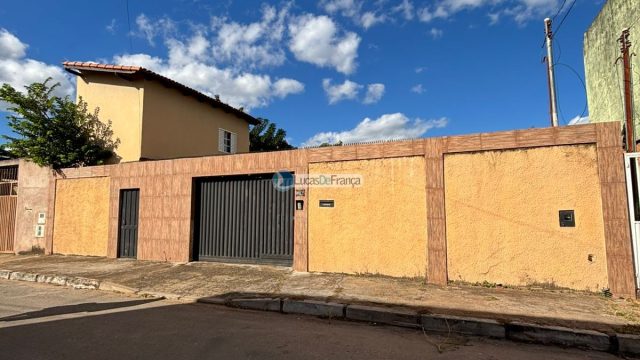 Casa no Arapoanga próximo ao posto de saúde 5