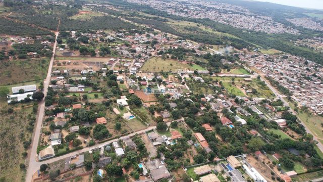 Imobiliária Lucas de França vende excelente chácara na Bica do DER!