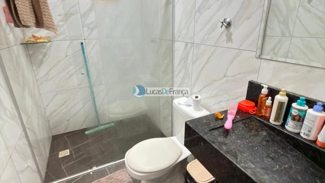 Imobiliária Lucas de França vende excelente chácara na Bica do DER!