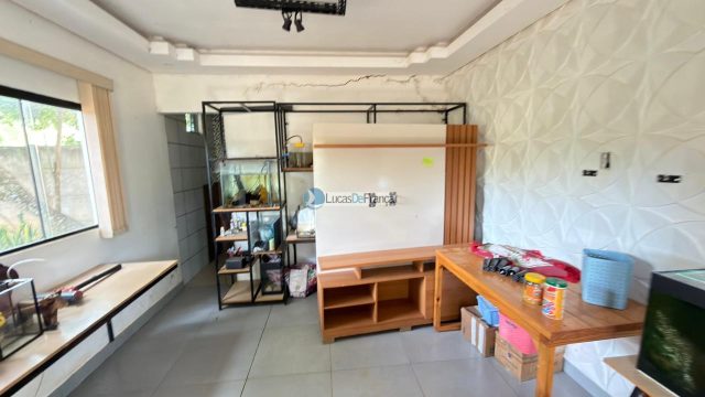 Imobiliária Lucas de França vende excelente chácara na Bica do DER!