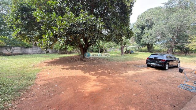 Imobiliária Lucas de França vende excelente chácara na Bica do DER!