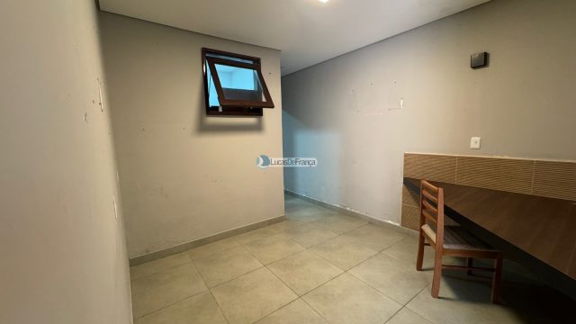 Excelente imóvel na avenida Hugo Lobo