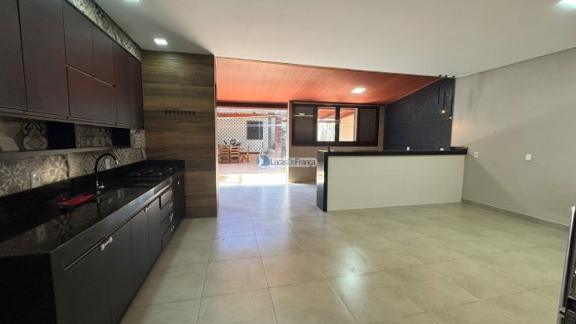 Excelente imóvel na avenida Hugo Lobo