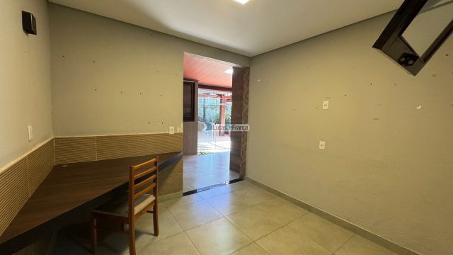 Excelente imóvel na avenida Hugo Lobo