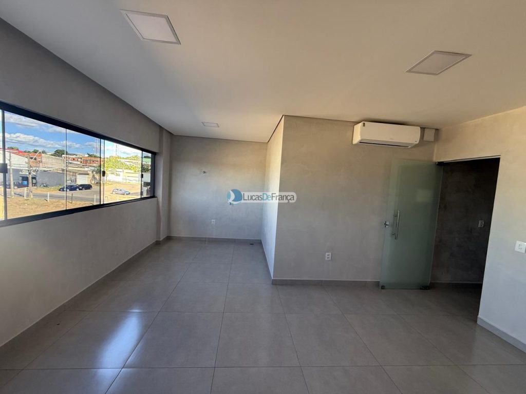 Predio à venda no coração do Arapoanga (31)