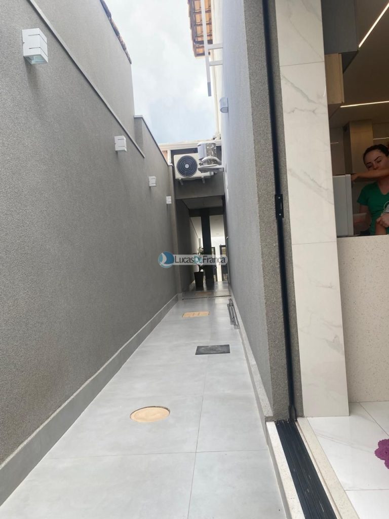 SOBRADO À VENDA Setor Tradicional Av. Bernardo Sayão (12)