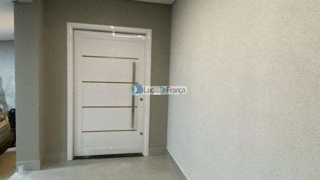 SOBRADO À VENDA –  Setor Tradicional – Av. Bernardo Sayão
