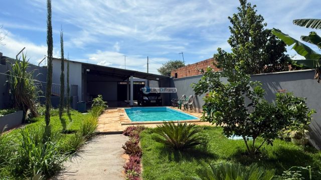 Casa à venda no Arapoangas – Quadra 17