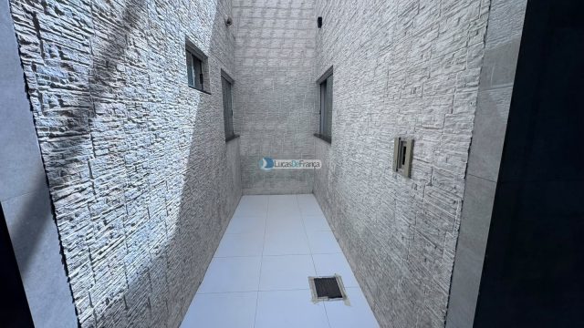 Casa na avenida Hugo Lobo