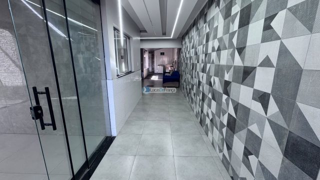 Casa na avenida Hugo Lobo