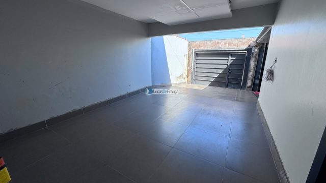 Casa na avenida Hugo Lobo