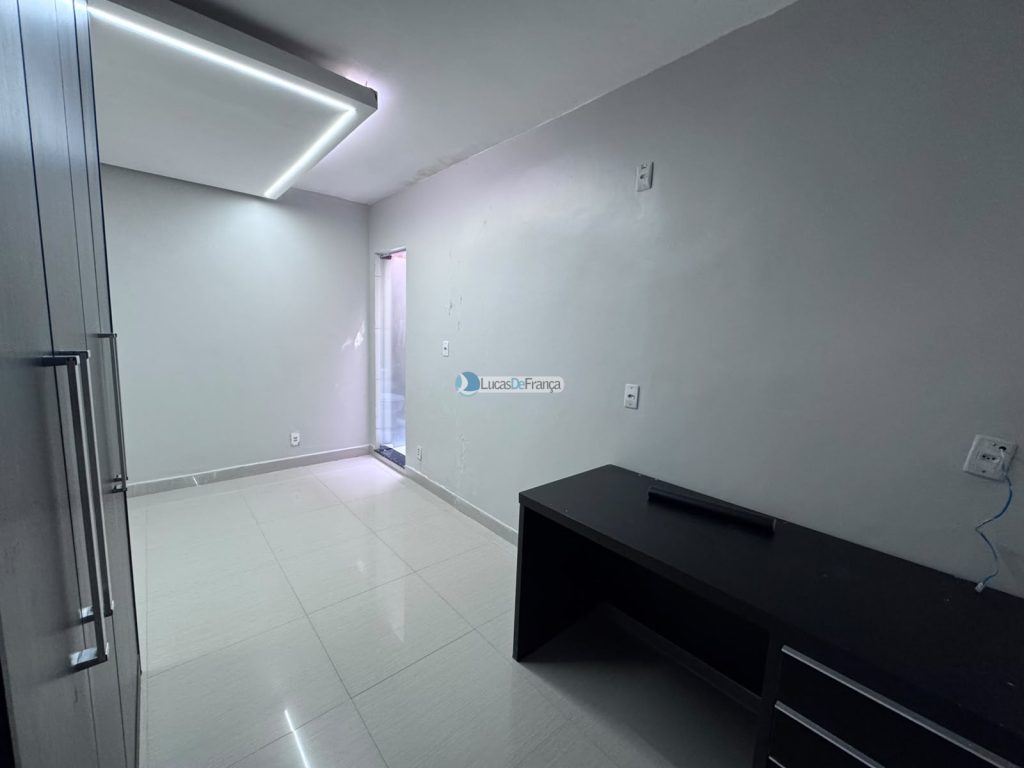 casa na avenida Hugo Lobo (50)