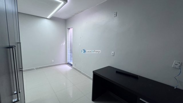 Casa na avenida Hugo Lobo