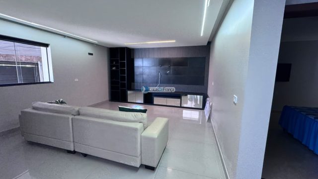 Casa na avenida Hugo Lobo