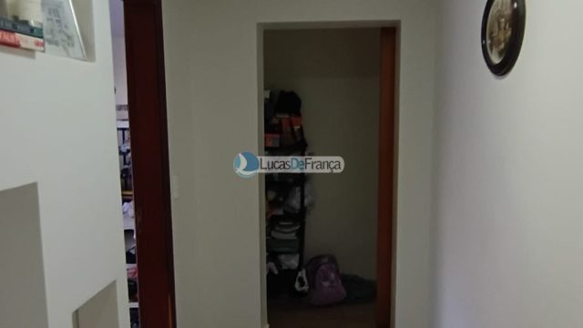 Linda casa com 2 pavimentos e localização privilegiada
