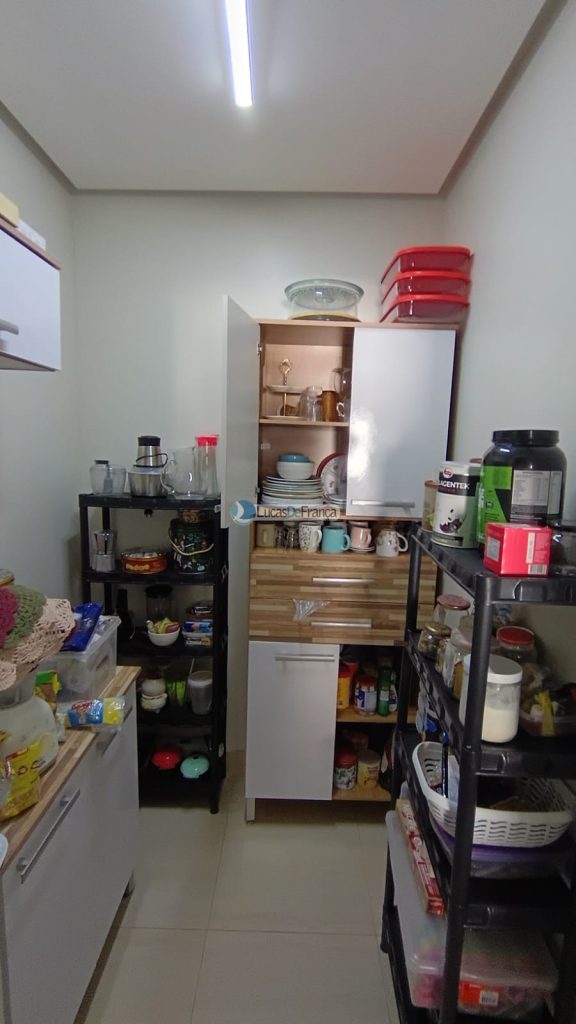 Linda casa com 2 pavimentos e localização privilegiada (30)
