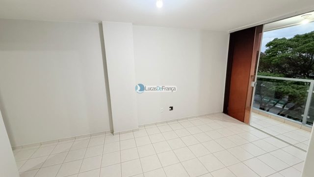 Apartamento na quadra 03 Bloco M 3 andar, com ELEVADOR e vista livre.