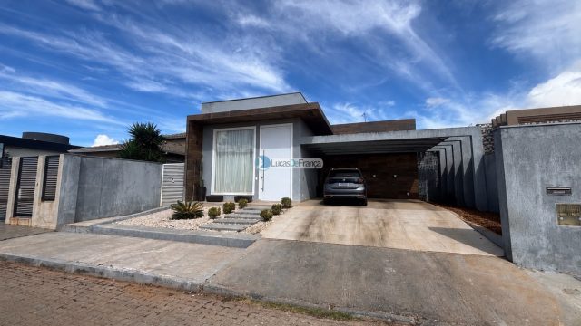 Casa de Alto Padrão à Venda no Condomínio Alto da Boa Vista