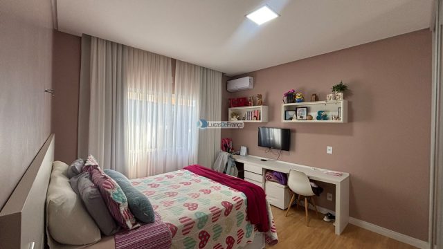 Casa de Alto Padrão à Venda no Condomínio Alto da Boa Vista