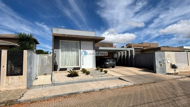 Casa de Alto Padrão à Venda no Condomínio Alto da Boa Vista
