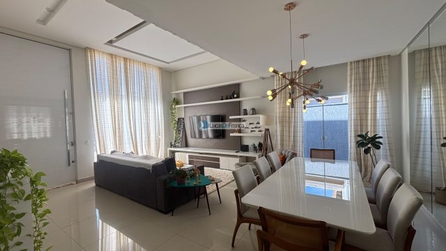 Casa de Alto Padrão à Venda no Condomínio Alto da Boa Vista