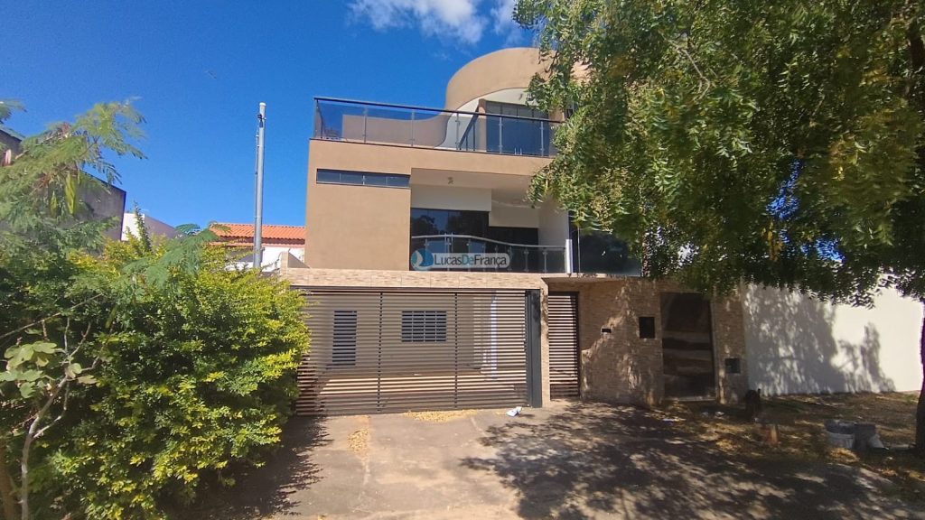 Casa de alto padrão no Setor Militar (1)