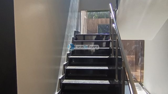 Casa de alto padrão no Setor Militar, em localização privilegiada, ao lado do Parque Sucupira.