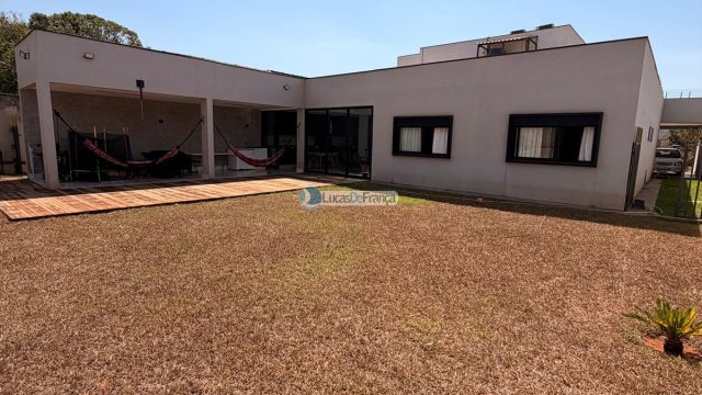 CASA DE ALTO PADRÃO À VENDA CONDOMÍNIO JARDIM DO ORIENTE