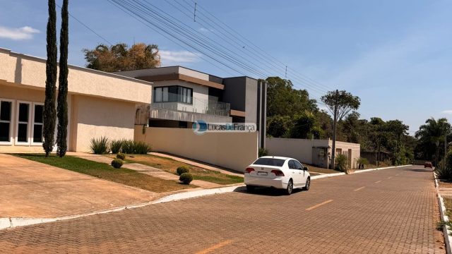 CASA DE ALTO PADRÃO À VENDA CONDOMÍNIO JARDIM DO ORIENTE