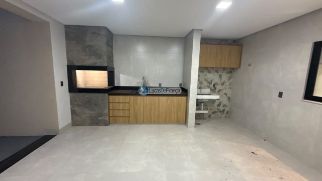 CASA DE ALTO PADRÃO NO CORAÇÃO DO SETOR TRADICIONAL