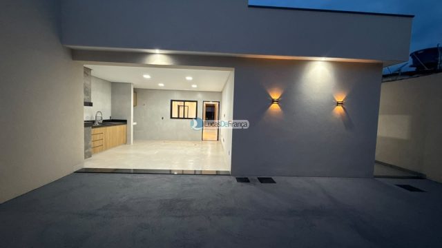 CASA DE ALTO PADRÃO NO CORAÇÃO DO SETOR TRADICIONAL