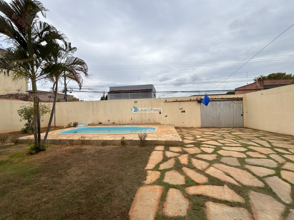 Casa de Laje e piscina - Arapoangas (1)
