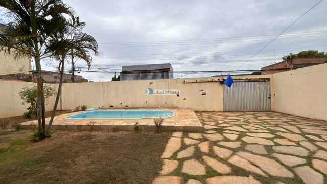 Casa de Laje e piscina – Arapoangas