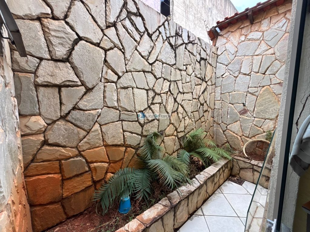 Casa de Laje e piscina - Arapoangas (5)