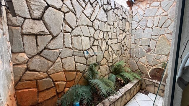 Casa de Laje e piscina – Arapoangas