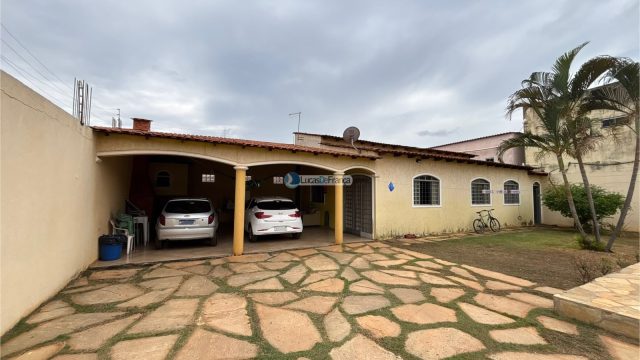 Casa de Laje e piscina – Arapoangas