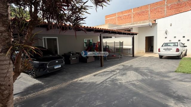 Casa na quadra 16 do Arapongas