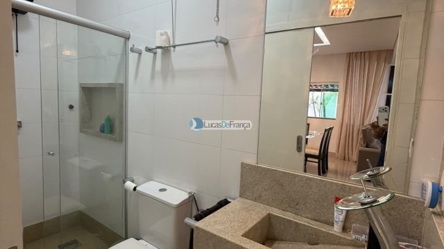 Casa na quadra 16 do Arapongas
