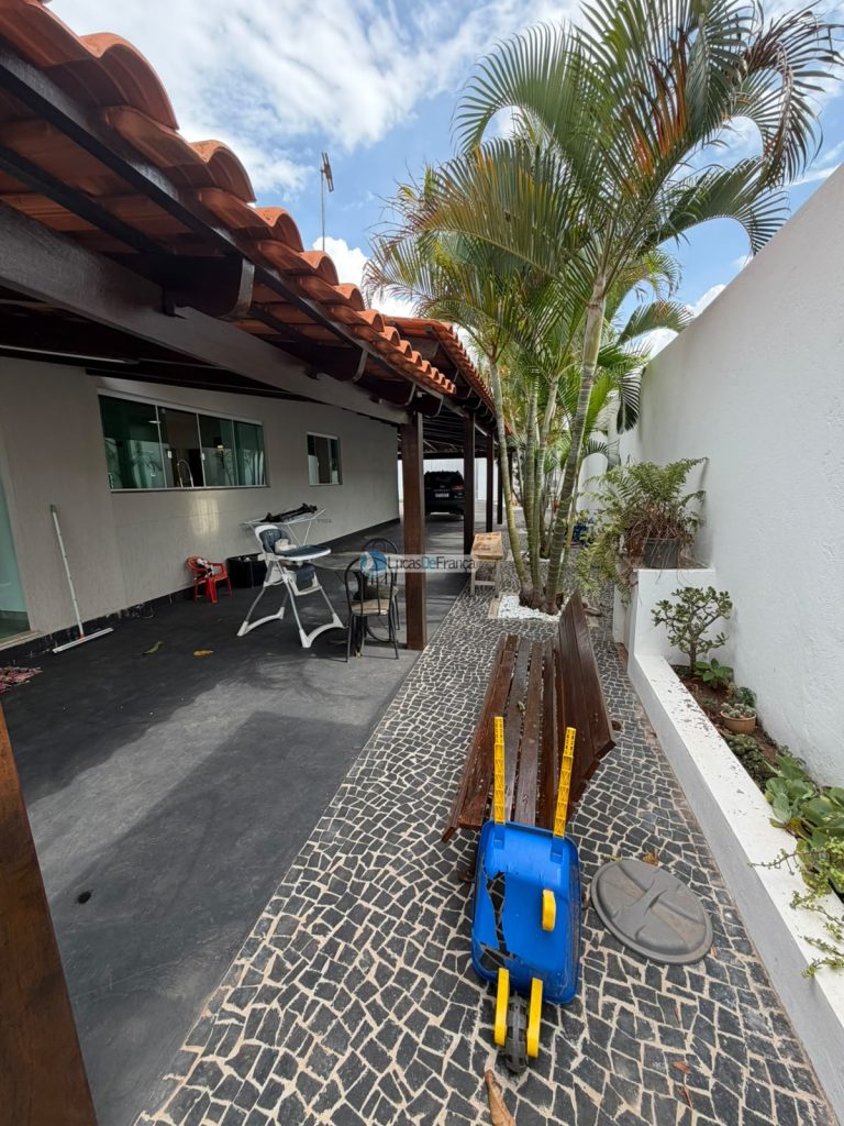 casa na quadra 16 do Arapongas (15)