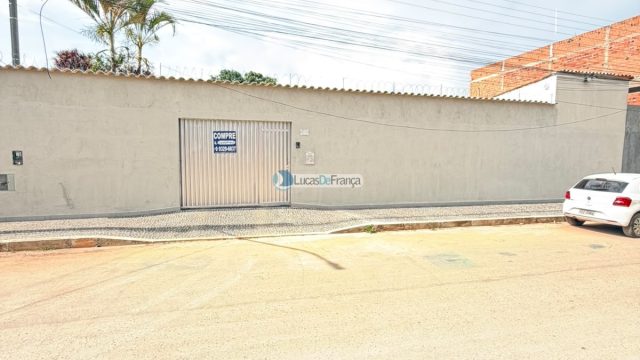 Casa na quadra 16 do Arapongas